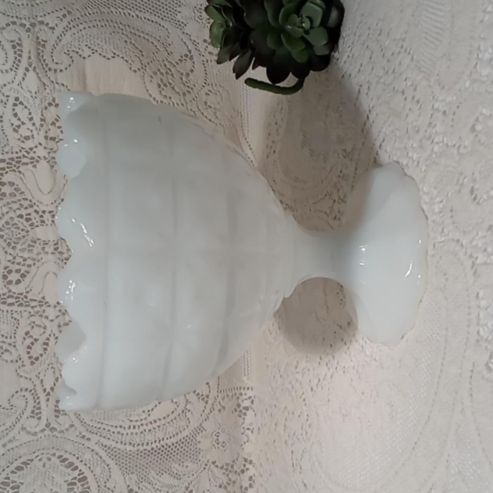 Vintage Napco Pedestal Milk Glass Candy/Compote/Fruit Bowl 1185